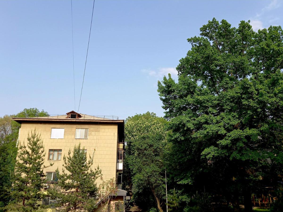 Квартира На Набережной Almaty Ngoại thất bức ảnh
